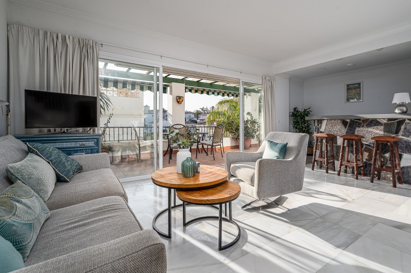 BZPAAP6939_167506_800_V0_F1F4