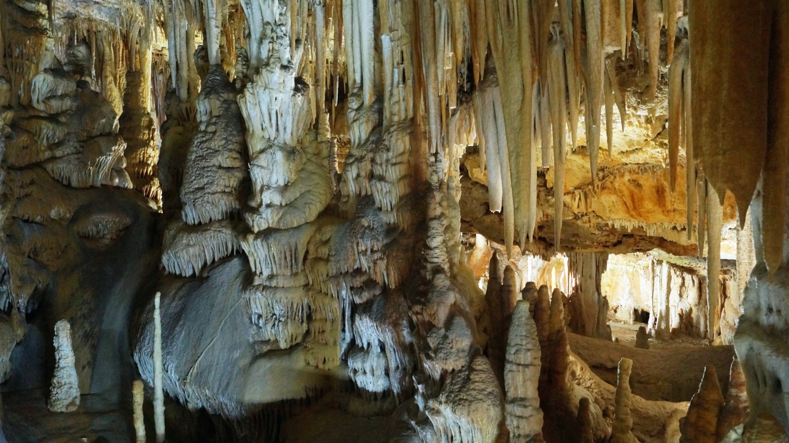 shutterstock 1136440139 - Cuevas de Campanet, Mallorca