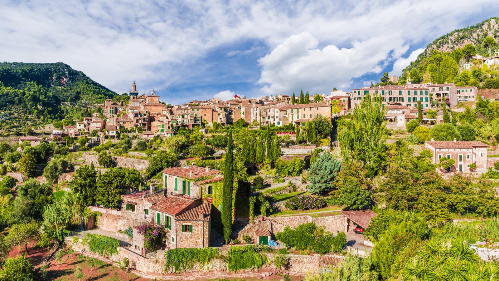 shutterstock 746920930 - Valldemossa