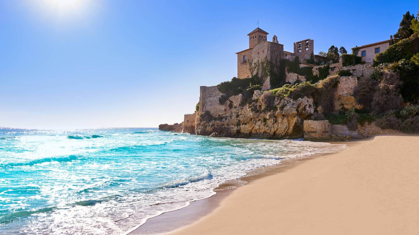 shutterstock 1345248671 - Platja de Tamarit en Altafulla