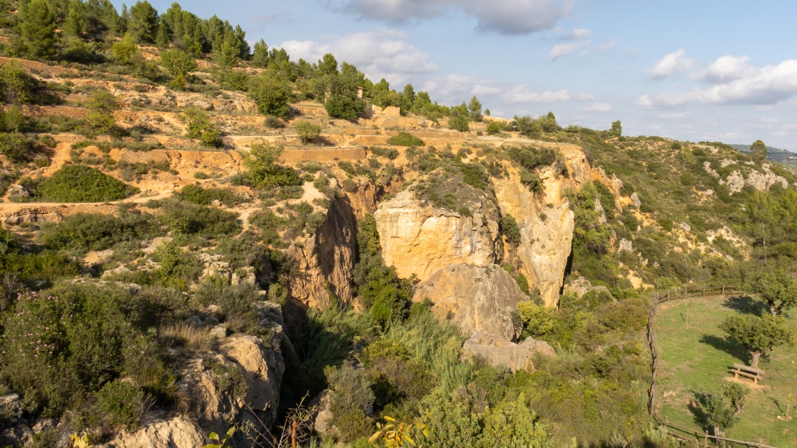 shutterstock 2079761686