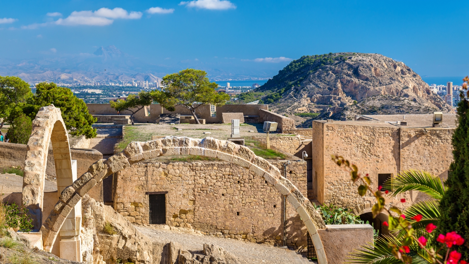 shutterstock 536636557 - Alicante