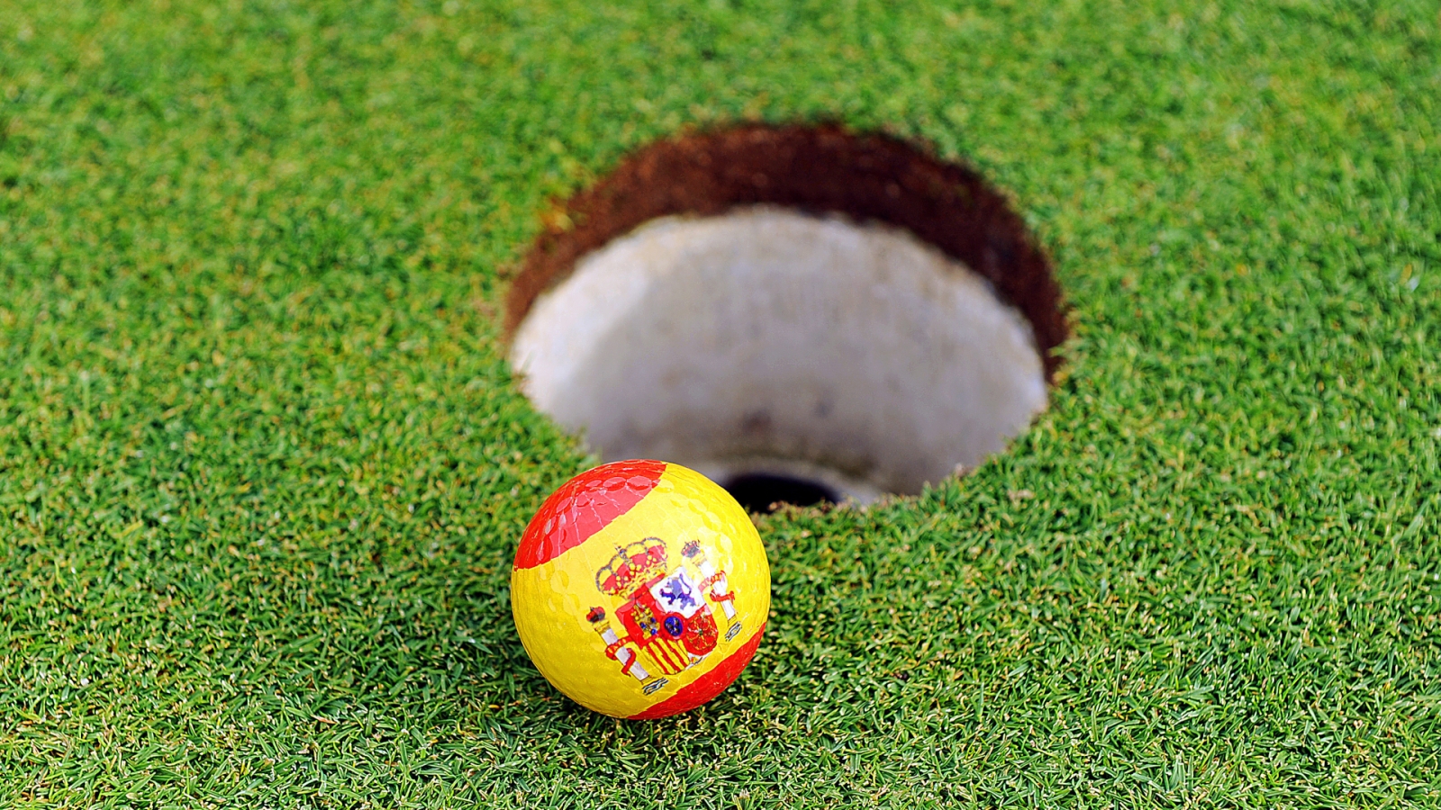 golf ball spain