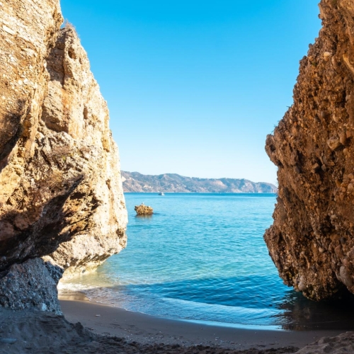 shutterstock 2108859497 - Calas de La Playa de Calahonda